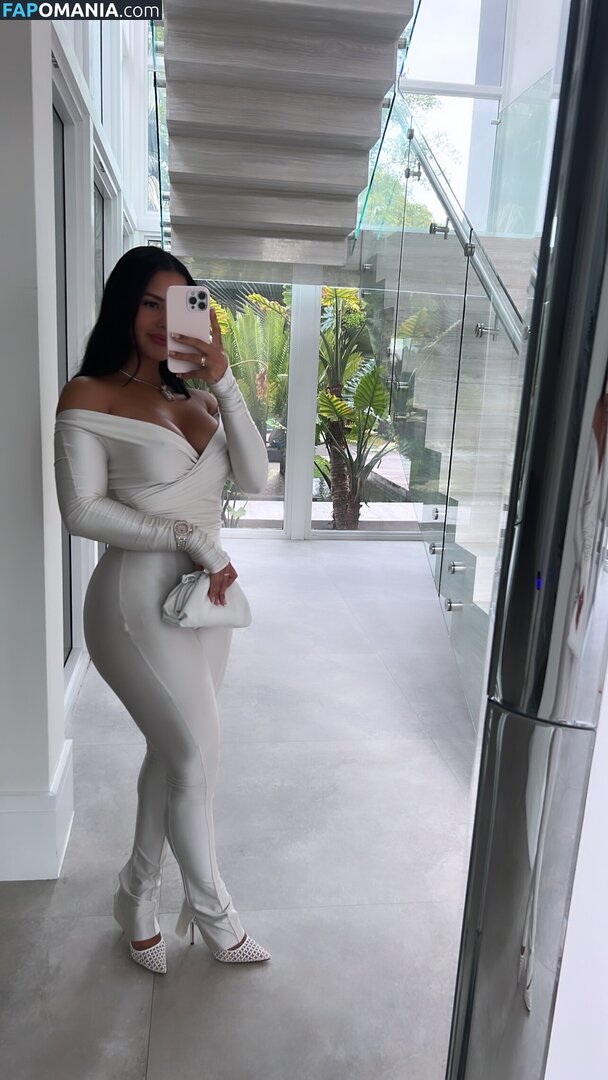 Katya Elise Henry / katyaelisehenry / katyaelisehenrysworld Nu OnlyFans  Photo fuitée #1085