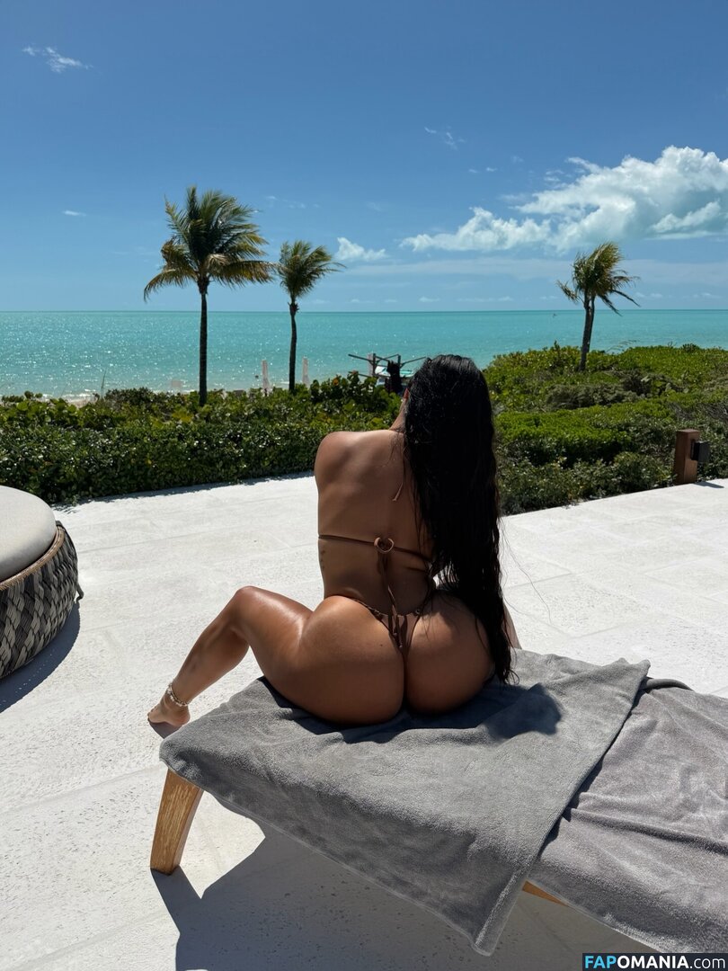 Katya Elise Henry / katyaelisehenry / katyaelisehenrysworld Nu OnlyFans  Photo fuitée #1109