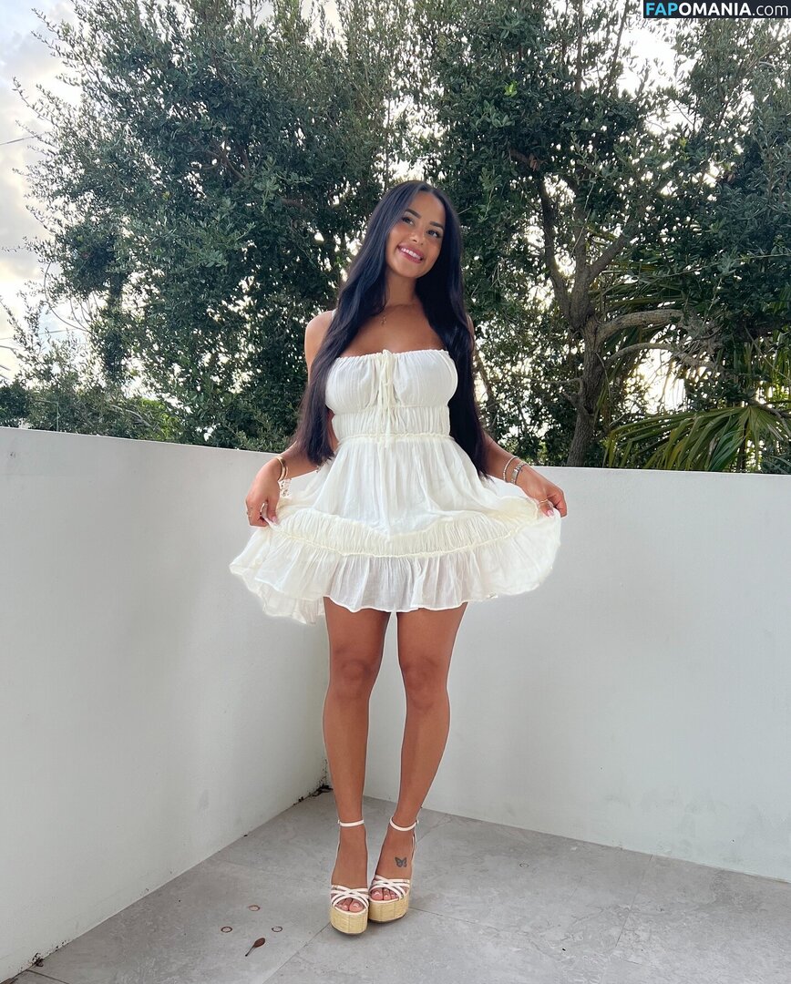 Katya Elise Henry / katyaelisehenry / katyaelisehenrysworld Nu OnlyFans  Photo fuitée #1124