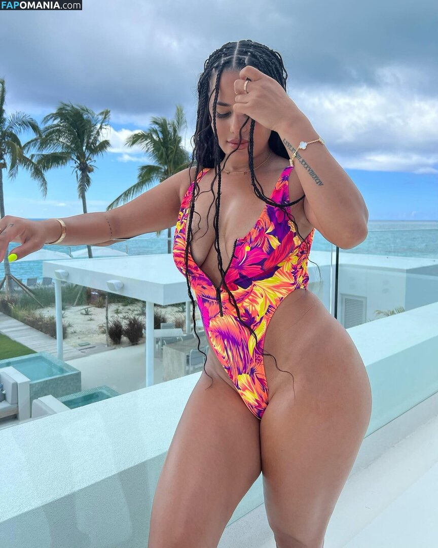 Katya Elise Henry / katyaelisehenry / katyaelisehenrysworld Nu OnlyFans  Photo fuitée #1162