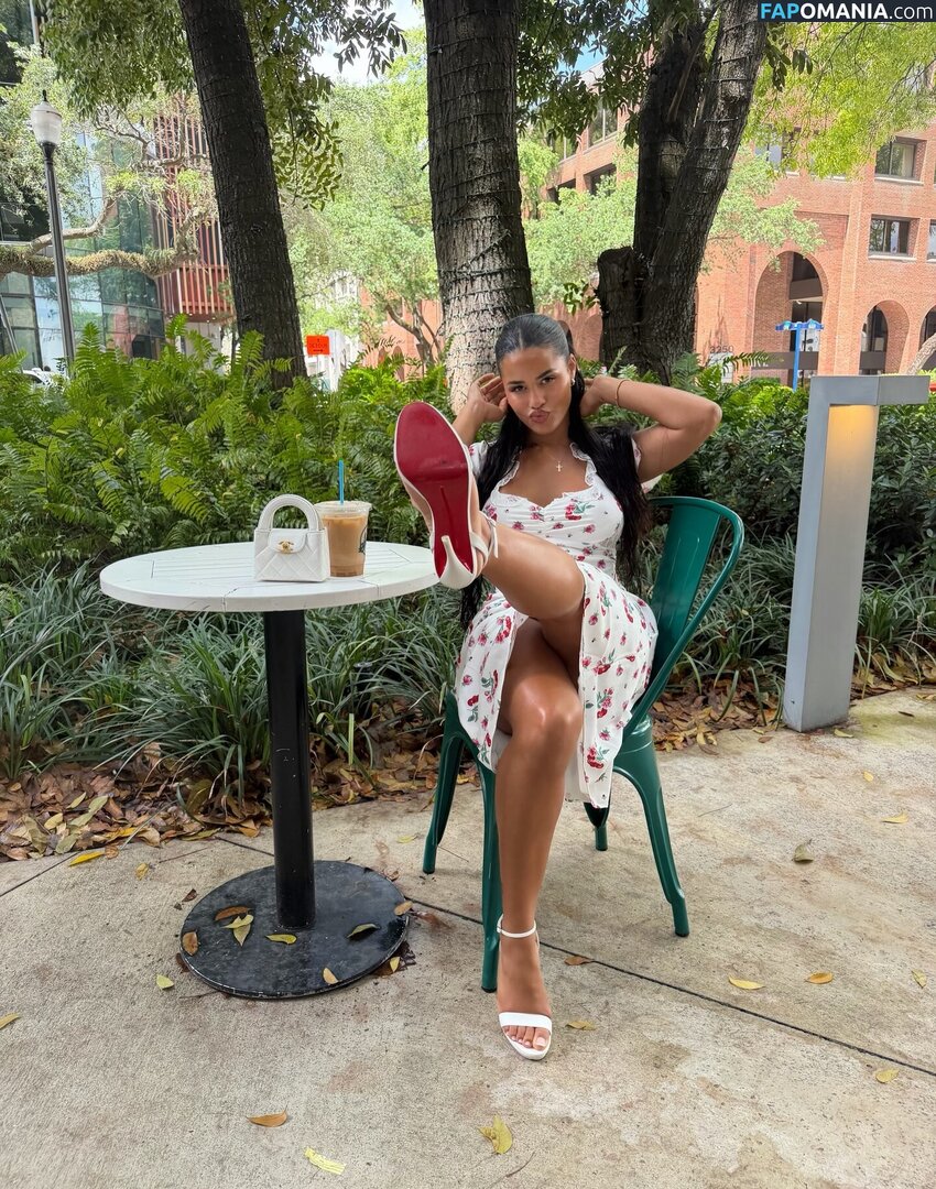 Katya Elise Henry / katyaelisehenry / katyaelisehenrysworld Nu OnlyFans  Photo fuitée #1170