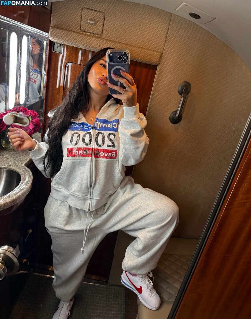 Katya Elise Henry / katyaelisehenry / katyaelisehenrysworld Nu OnlyFans  Photo fuitée #1176