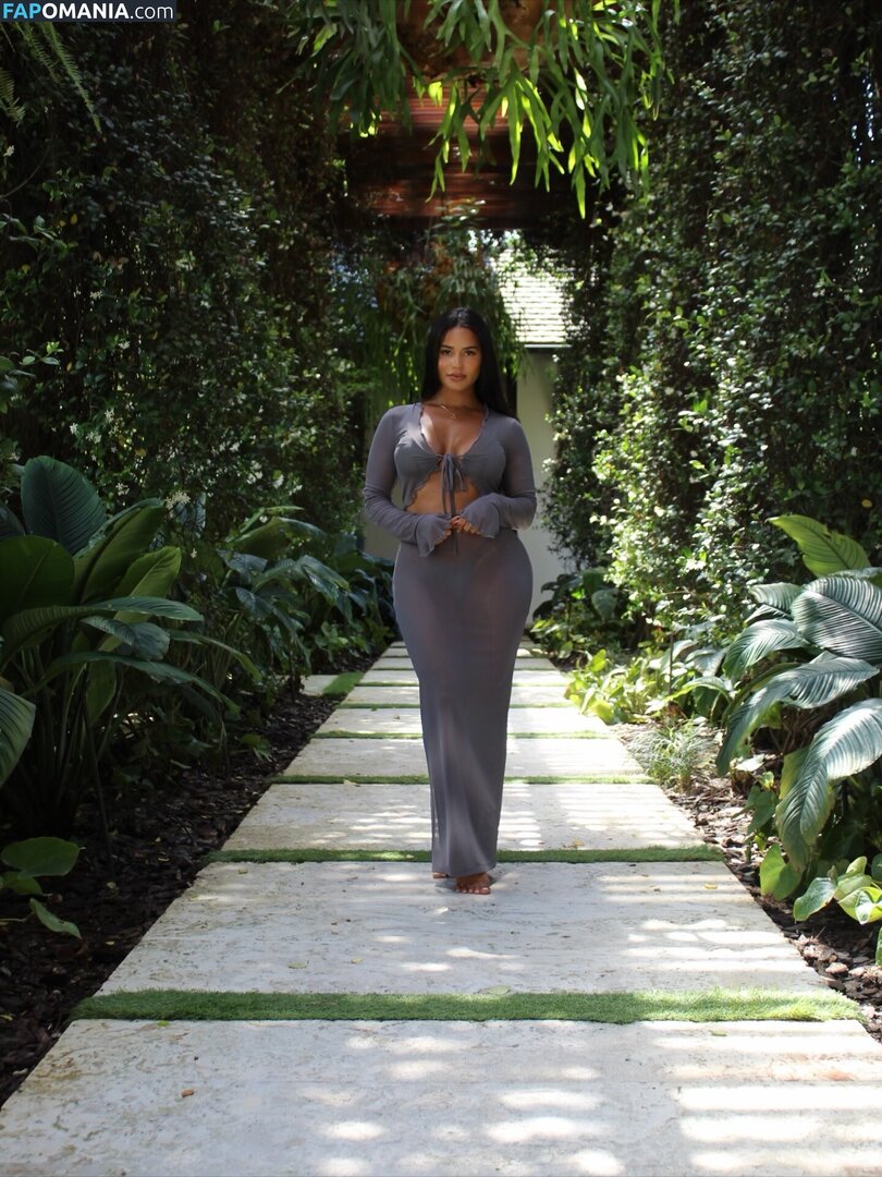 Katya Elise Henry / katyaelisehenry / katyaelisehenrysworld Nu OnlyFans  Photo fuitée #1196