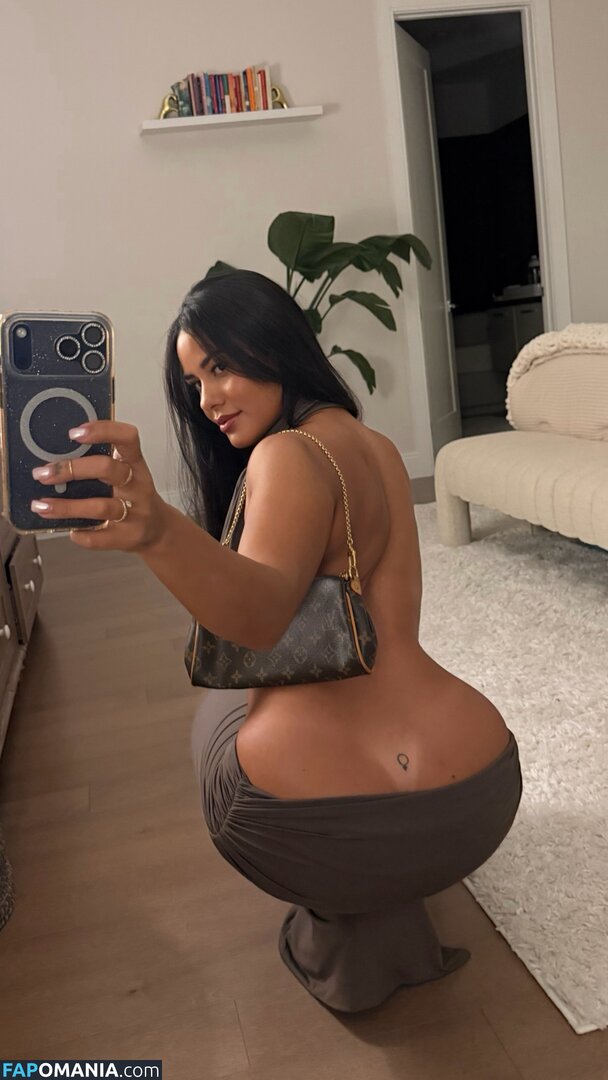 Katya Elise Henry / katyaelisehenry / katyaelisehenrysworld Nu OnlyFans  Photo fuitée #1240