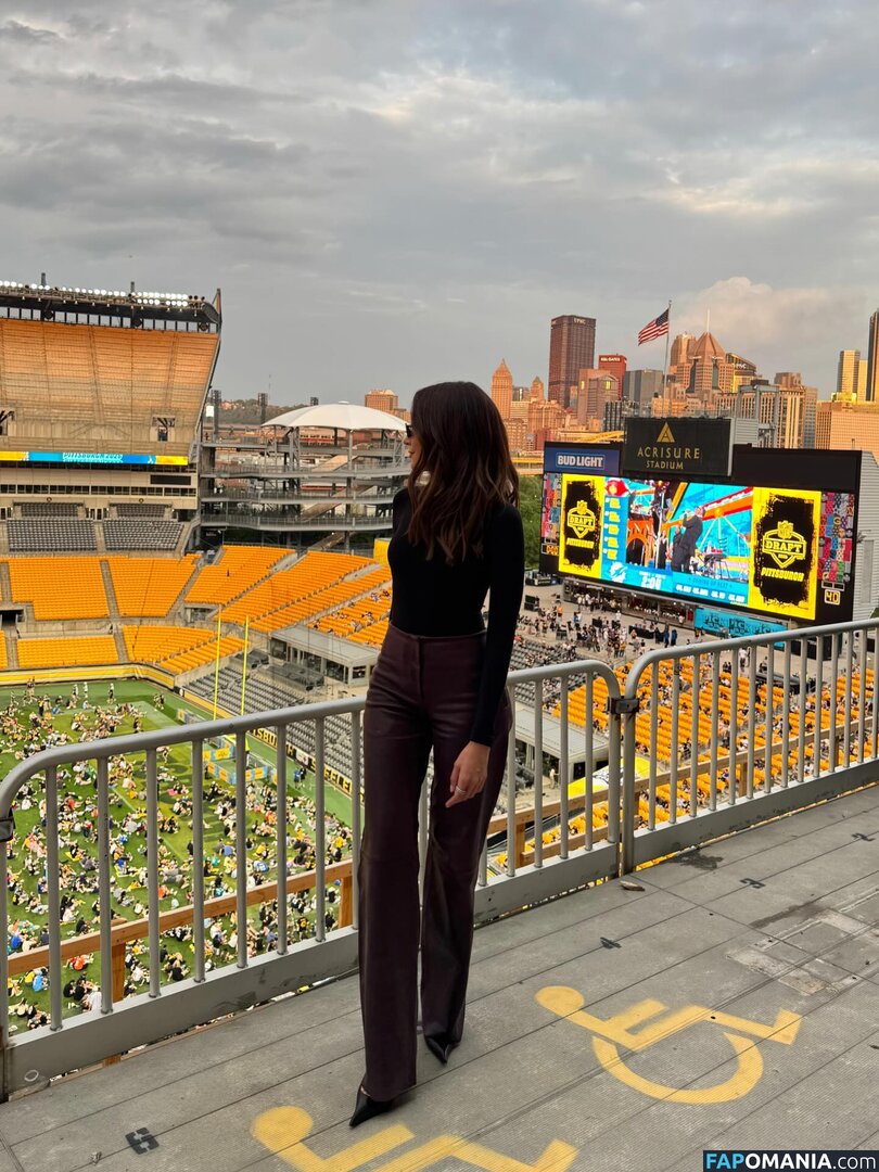 Kay Adams / heykayadams Nu OnlyFans  Photo fuitée #1