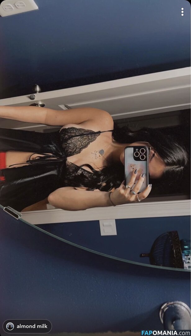 extrablush / kaylielvin Nu OnlyFans  Photo fuitée #3