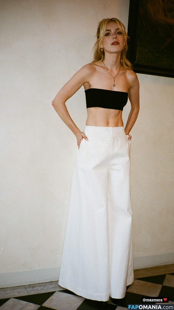 AdventuresSabrina / Kiernan Shipka / kiernanshipka Nu OnlyFans  Photo fuitée #86