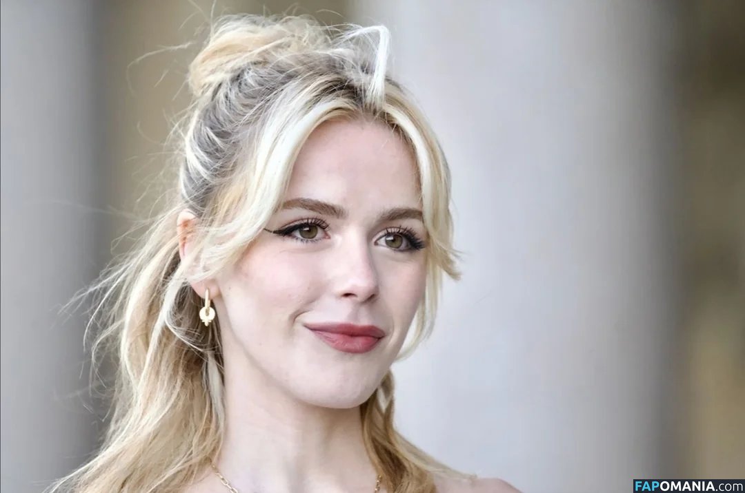 AdventuresSabrina / Kiernan Shipka / kiernanshipka Nu OnlyFans  Photo fuitée #96