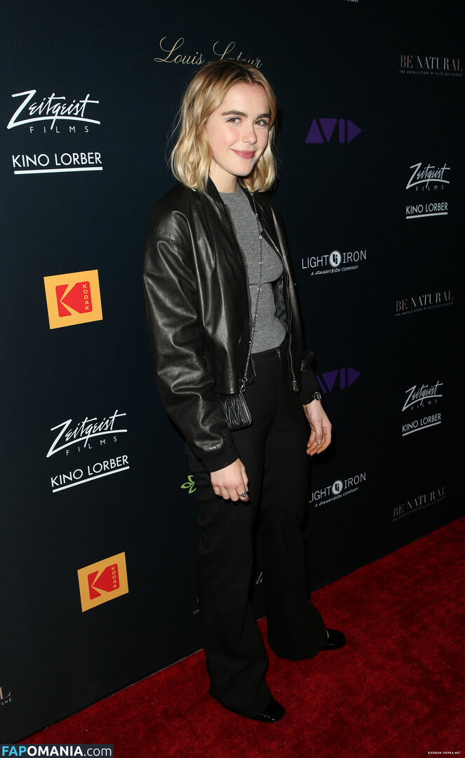 AdventuresSabrina / Kiernan Shipka / kiernanshipka Nu OnlyFans  Photo fuitée #534