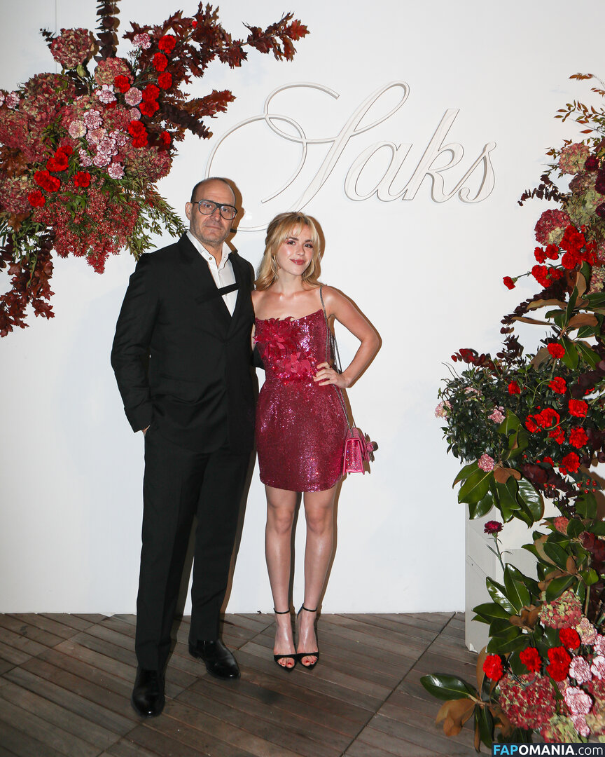 AdventuresSabrina / Kiernan Shipka / kiernanshipka Nu OnlyFans  Photo fuitée #574