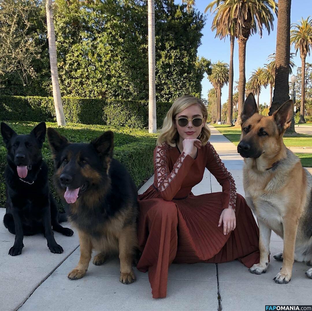 AdventuresSabrina / Kiernan Shipka / kiernanshipka Nu OnlyFans  Photo fuitée #656