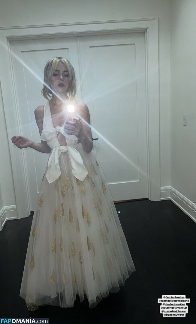 AdventuresSabrina / Kiernan Shipka / kiernanshipka Nu OnlyFans  Photo fuitée #662