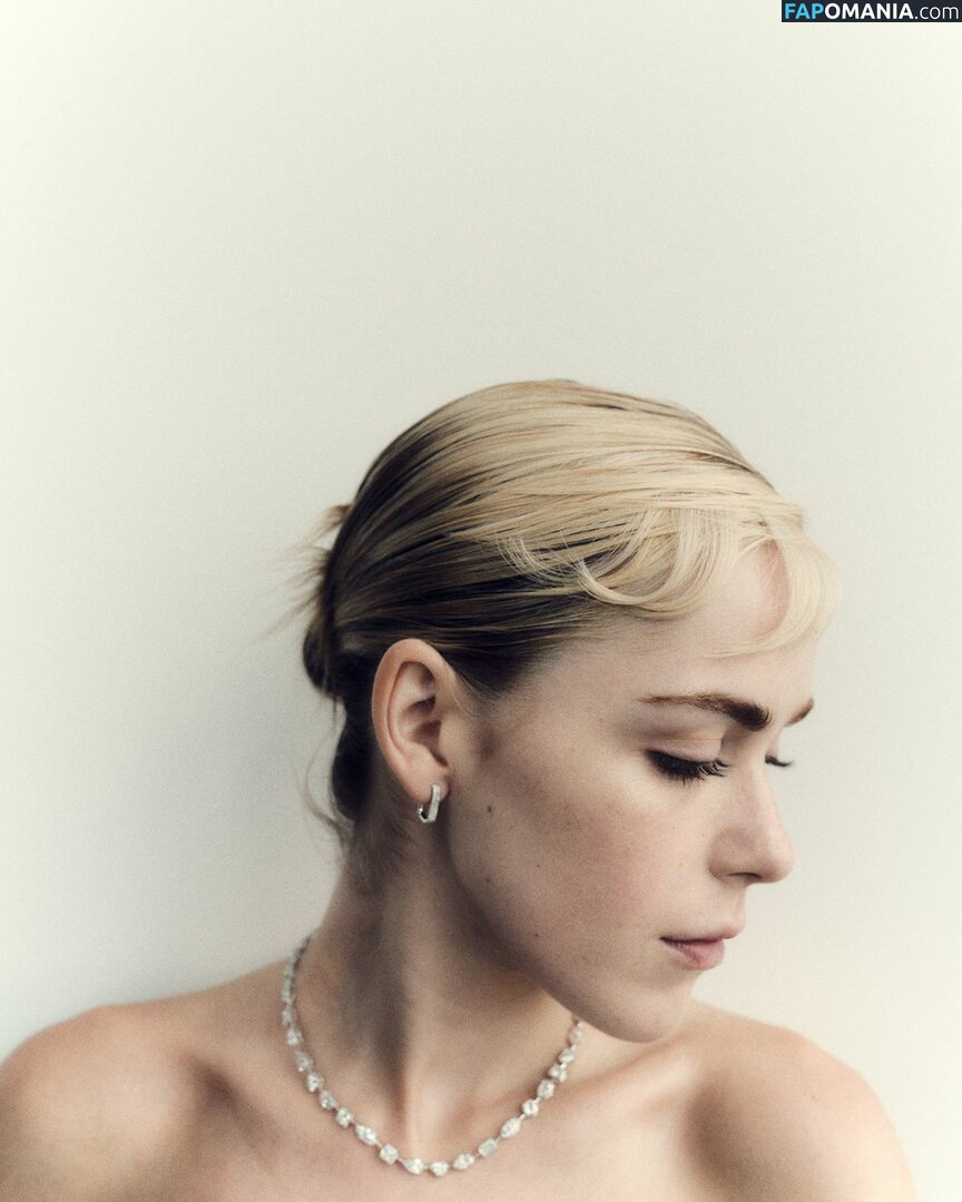 AdventuresSabrina / Kiernan Shipka / kiernanshipka Nu OnlyFans  Photo fuitée #679