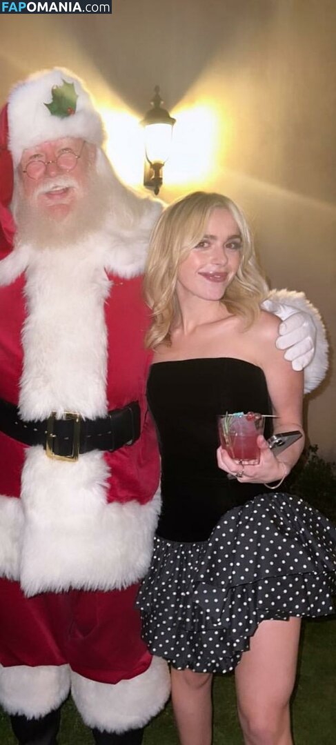 AdventuresSabrina / Kiernan Shipka / kiernanshipka Nu OnlyFans  Photo fuitée #686