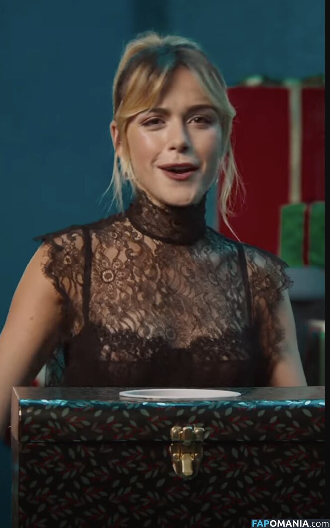 AdventuresSabrina / Kiernan Shipka / kiernanshipka Nu OnlyFans  Photo fuitée #1462