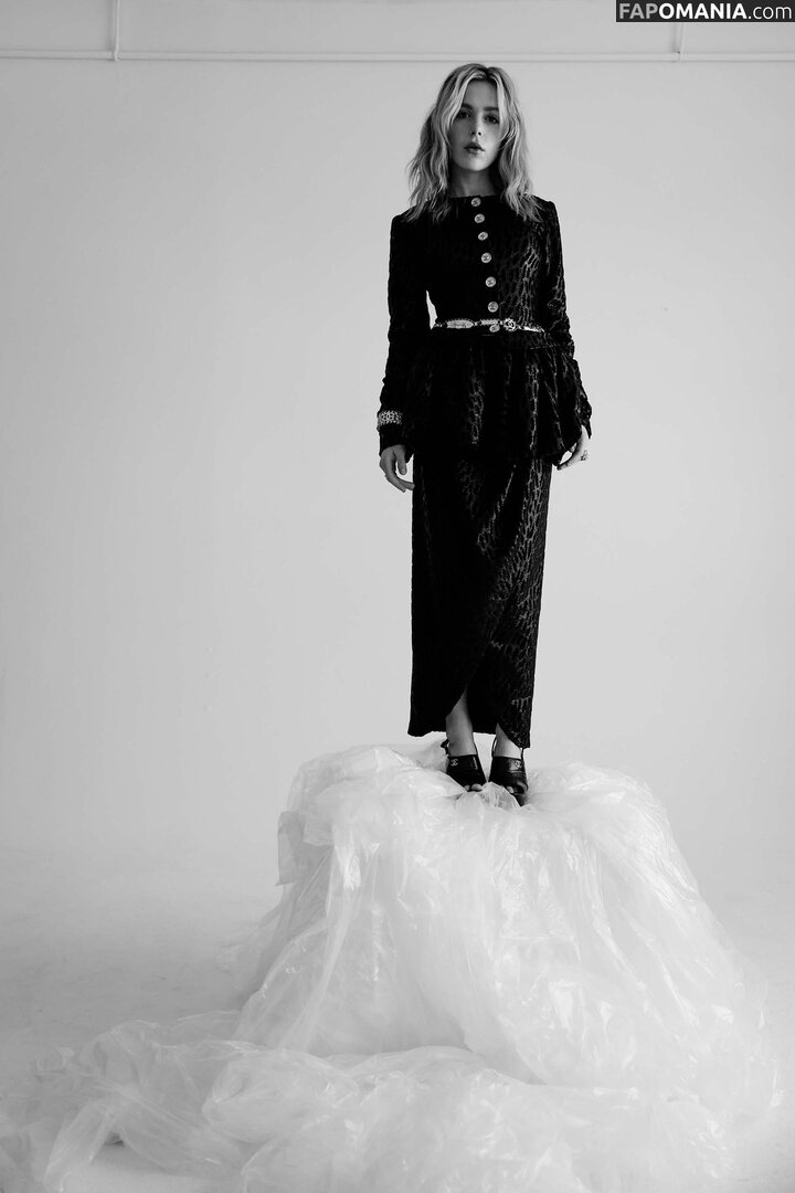 AdventuresSabrina / Kiernan Shipka / kiernanshipka Nu OnlyFans  Photo fuitée #1530