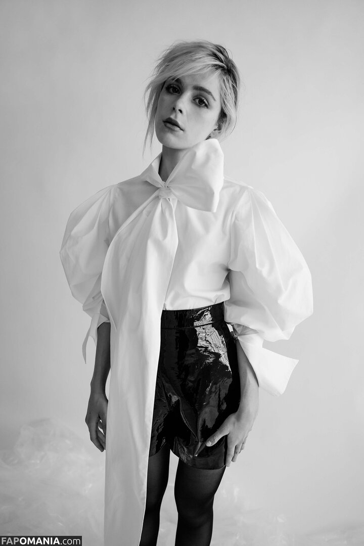 AdventuresSabrina / Kiernan Shipka / kiernanshipka Nu OnlyFans  Photo fuitée #1534