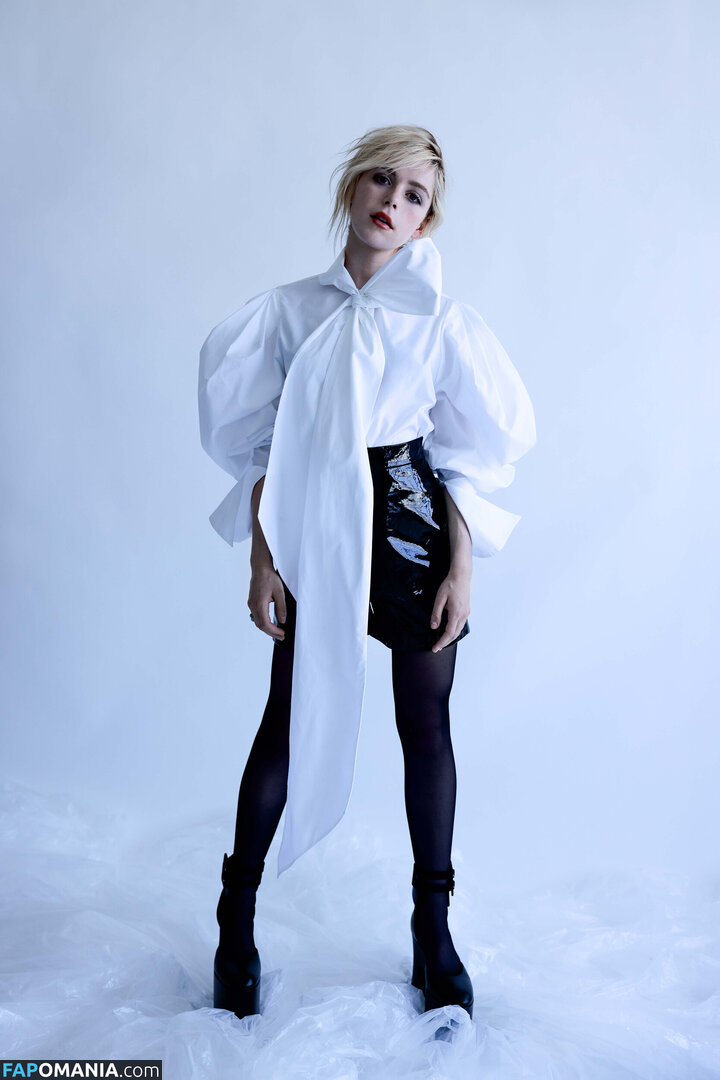 AdventuresSabrina / Kiernan Shipka / kiernanshipka Nu OnlyFans  Photo fuitée #1535