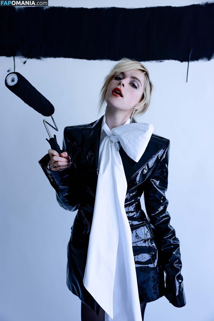 AdventuresSabrina / Kiernan Shipka / kiernanshipka Nu OnlyFans  Photo fuitée #1536