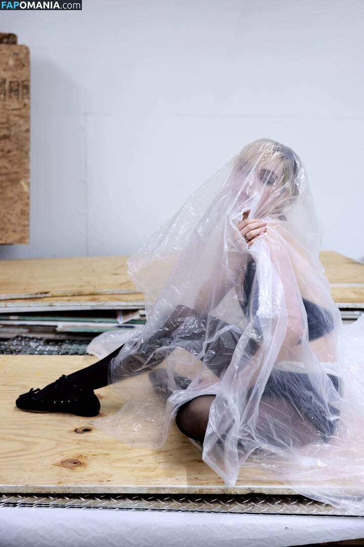 AdventuresSabrina / Kiernan Shipka / kiernanshipka Nu OnlyFans  Photo fuitée #1540