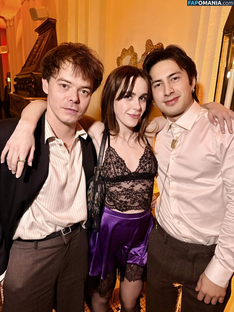 AdventuresSabrina / Kiernan Shipka / kiernanshipka Nu OnlyFans  Photo fuitée #1556