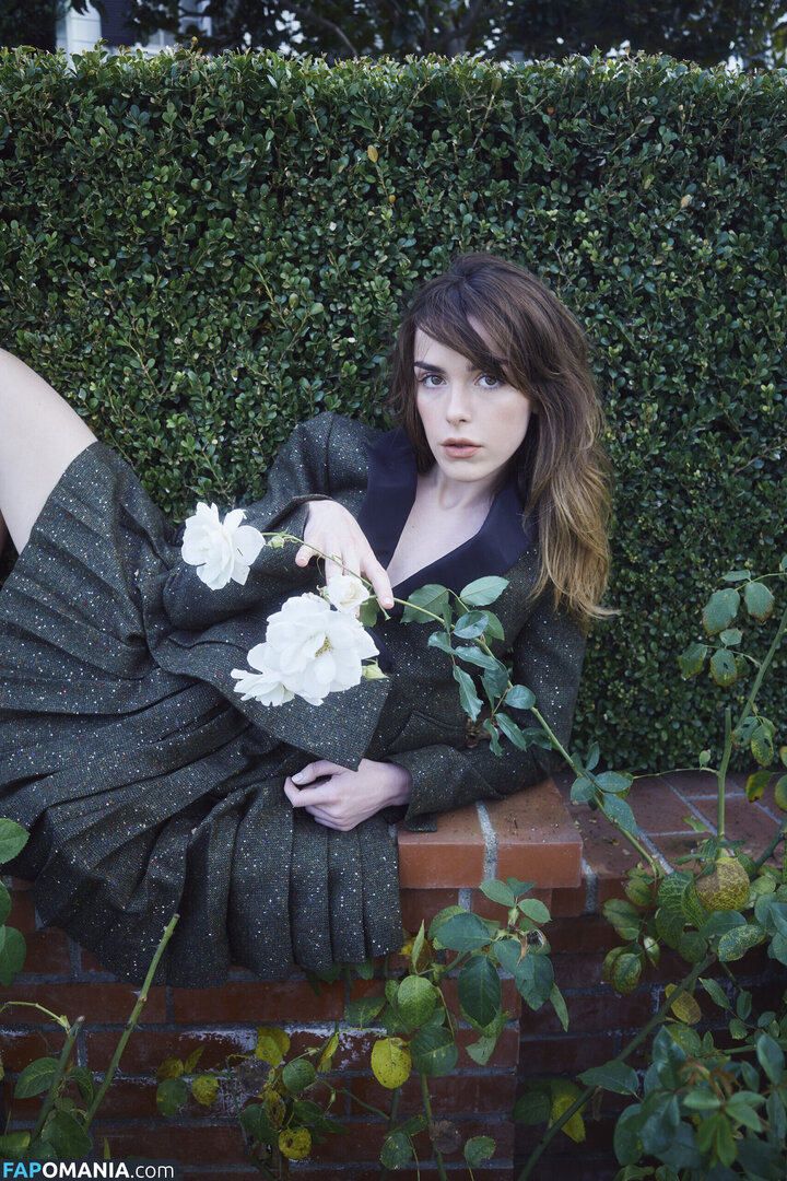 AdventuresSabrina / Kiernan Shipka / kiernanshipka Nu OnlyFans  Photo fuitée #1562