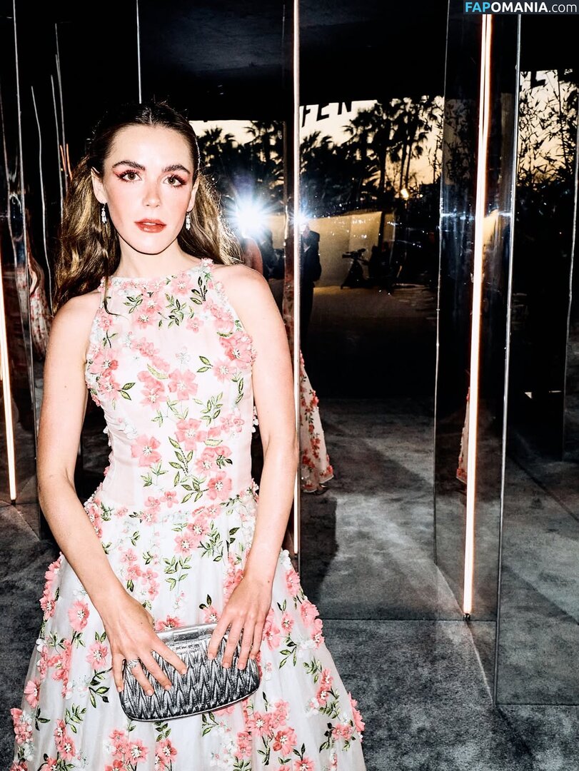 AdventuresSabrina / Kiernan Shipka / kiernanshipka Nu OnlyFans  Photo fuitée #1563