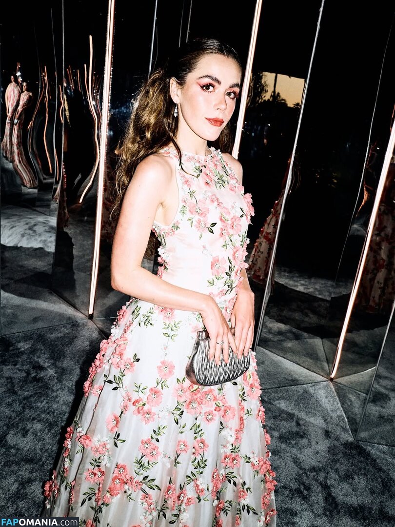 AdventuresSabrina / Kiernan Shipka / kiernanshipka Nu OnlyFans  Photo fuitée #1564