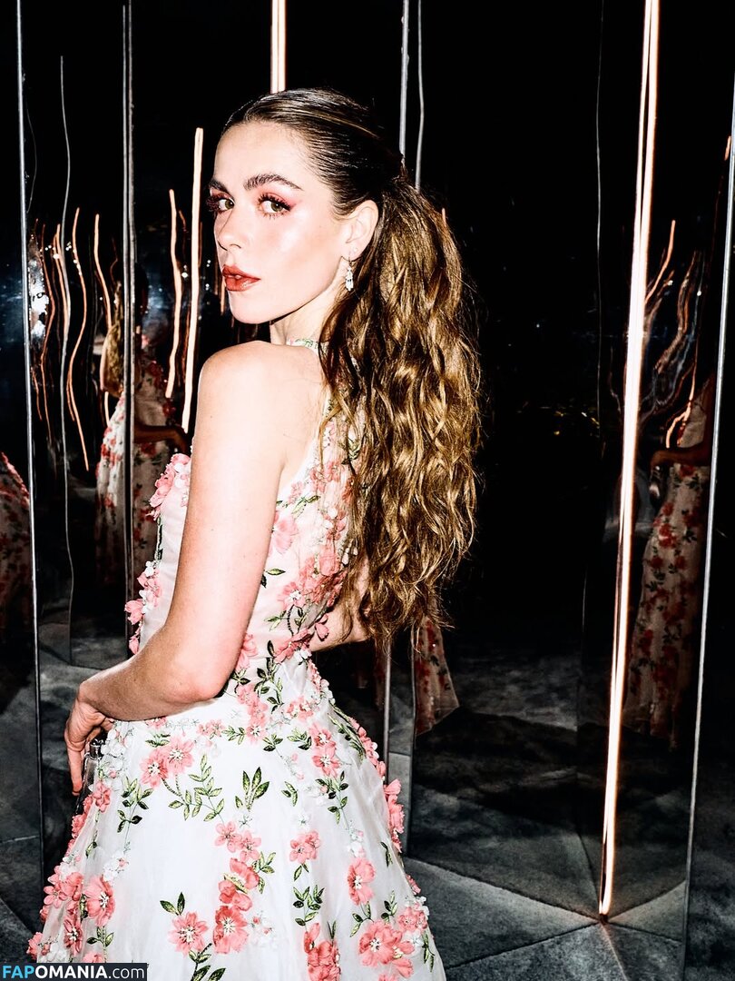 AdventuresSabrina / Kiernan Shipka / kiernanshipka Nu OnlyFans  Photo fuitée #1565