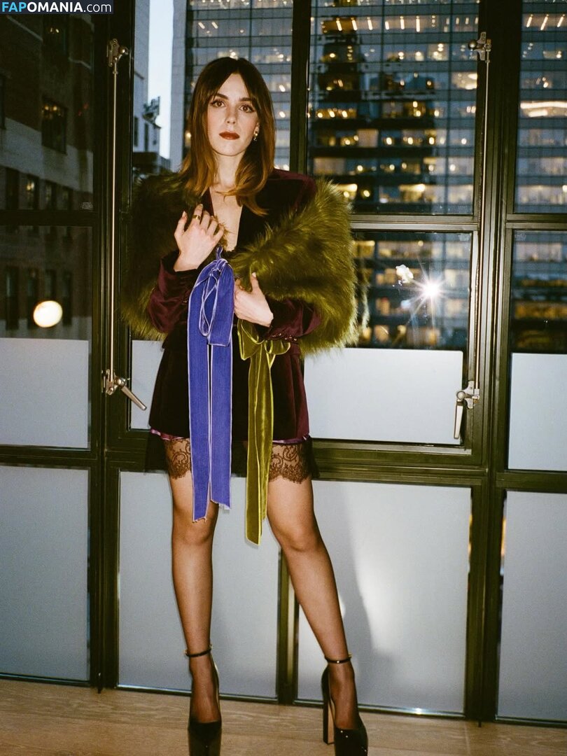 AdventuresSabrina / Kiernan Shipka / kiernanshipka Nu OnlyFans  Photo fuitée #1567