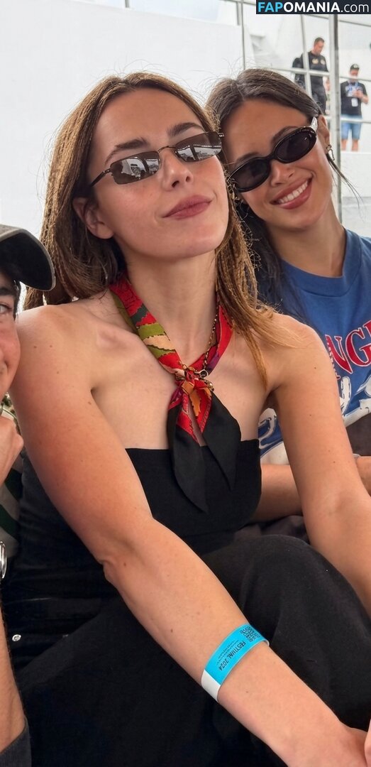 AdventuresSabrina / Kiernan Shipka / kiernanshipka Nu OnlyFans  Photo fuitée #1573