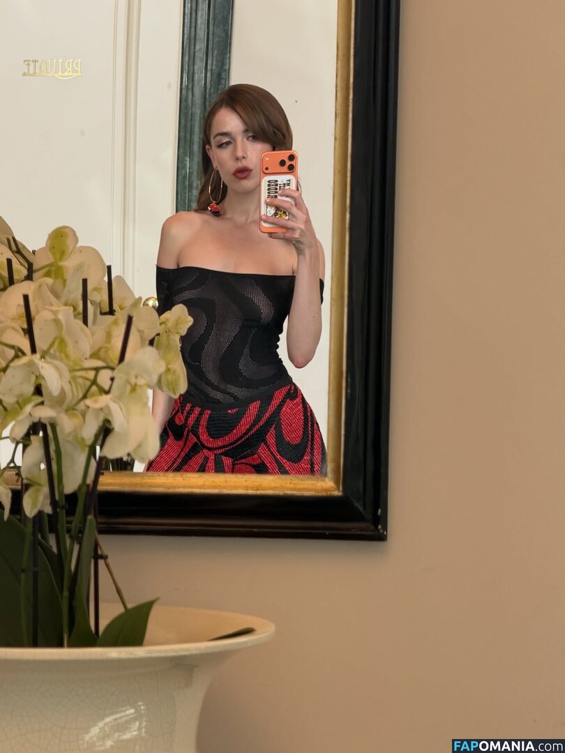 AdventuresSabrina / Kiernan Shipka / kiernanshipka Nu OnlyFans  Photo fuitée #1580