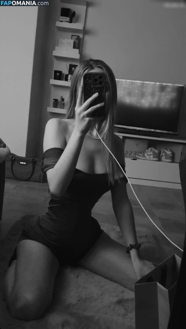 Kim Jule / kim___jule / kim__jule / kimjule / kims__secret Nu OnlyFans  Photo fuitée #37