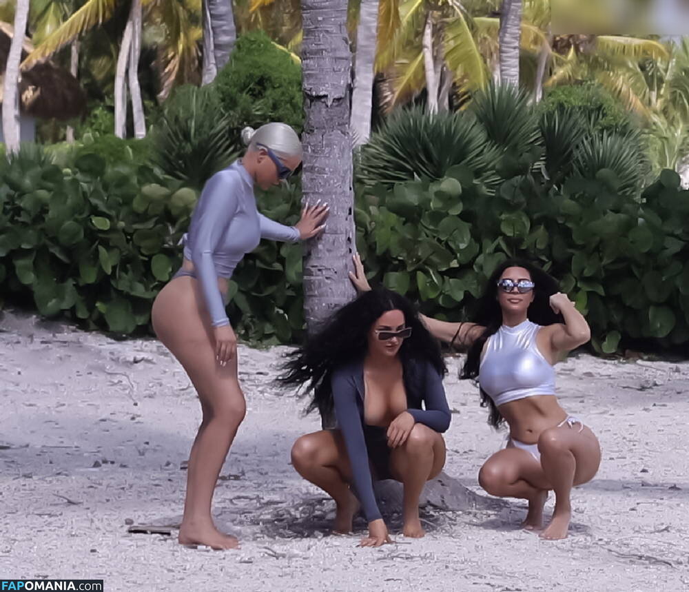Kim Kardashian / kimkadarshian / kimkardashian Nu OnlyFans  Photo fuitée #82
