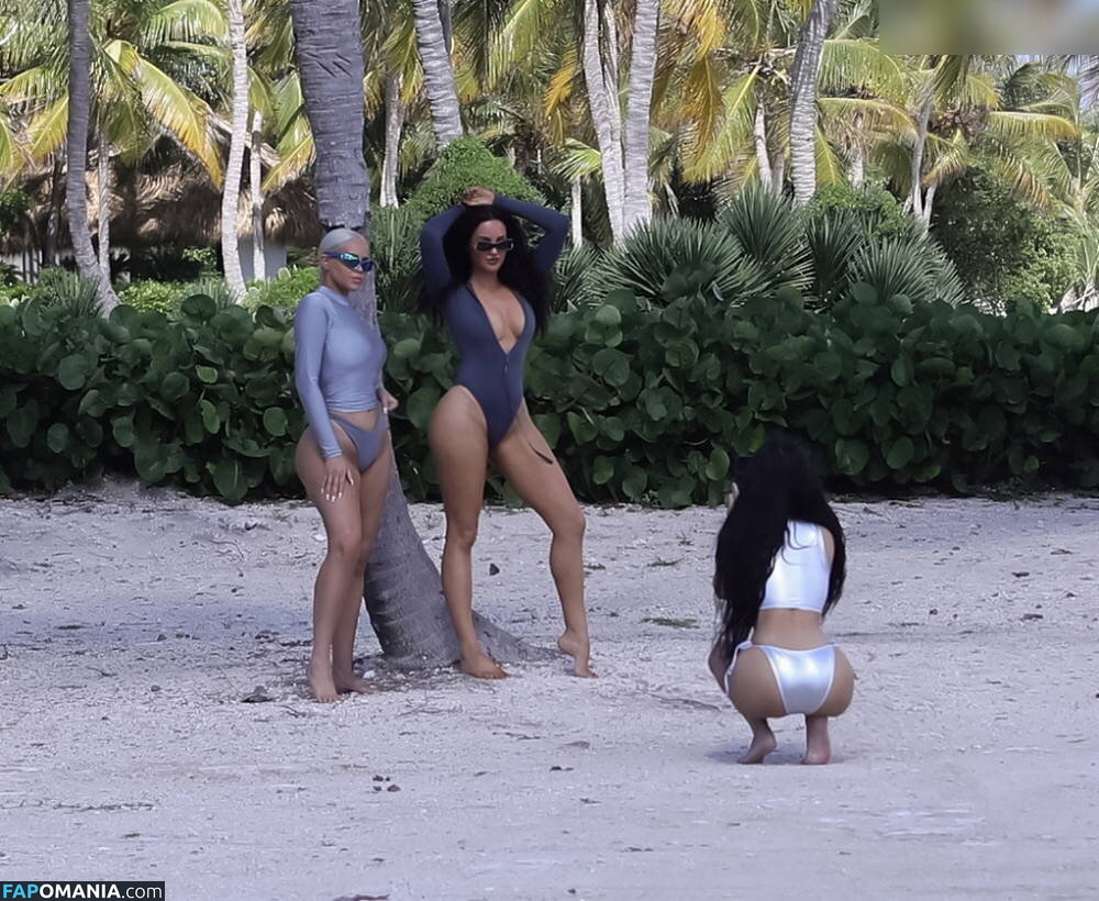 Kim Kardashian / kimkadarshian / kimkardashian Nu OnlyFans  Photo fuitée #86