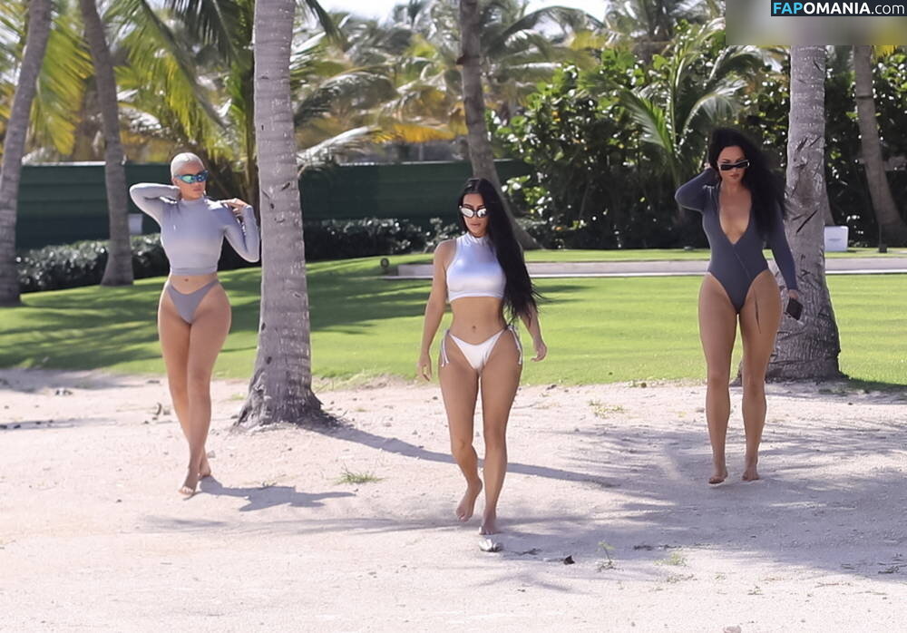 Kim Kardashian / kimkadarshian / kimkardashian Nu OnlyFans  Photo fuitée #90