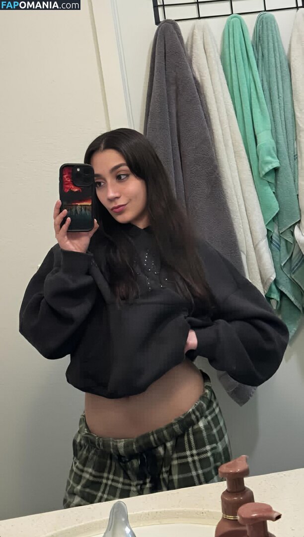 ayowhoischapis / kimbermelendrez Nu OnlyFans  Photo fuitée #7