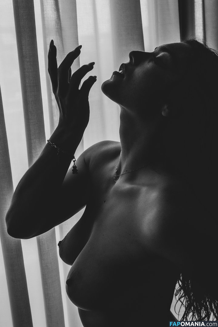 Kimkah / Kimkardhashish / Kimpoossyble / laurakimka Nu OnlyFans  Photo fuitée #13