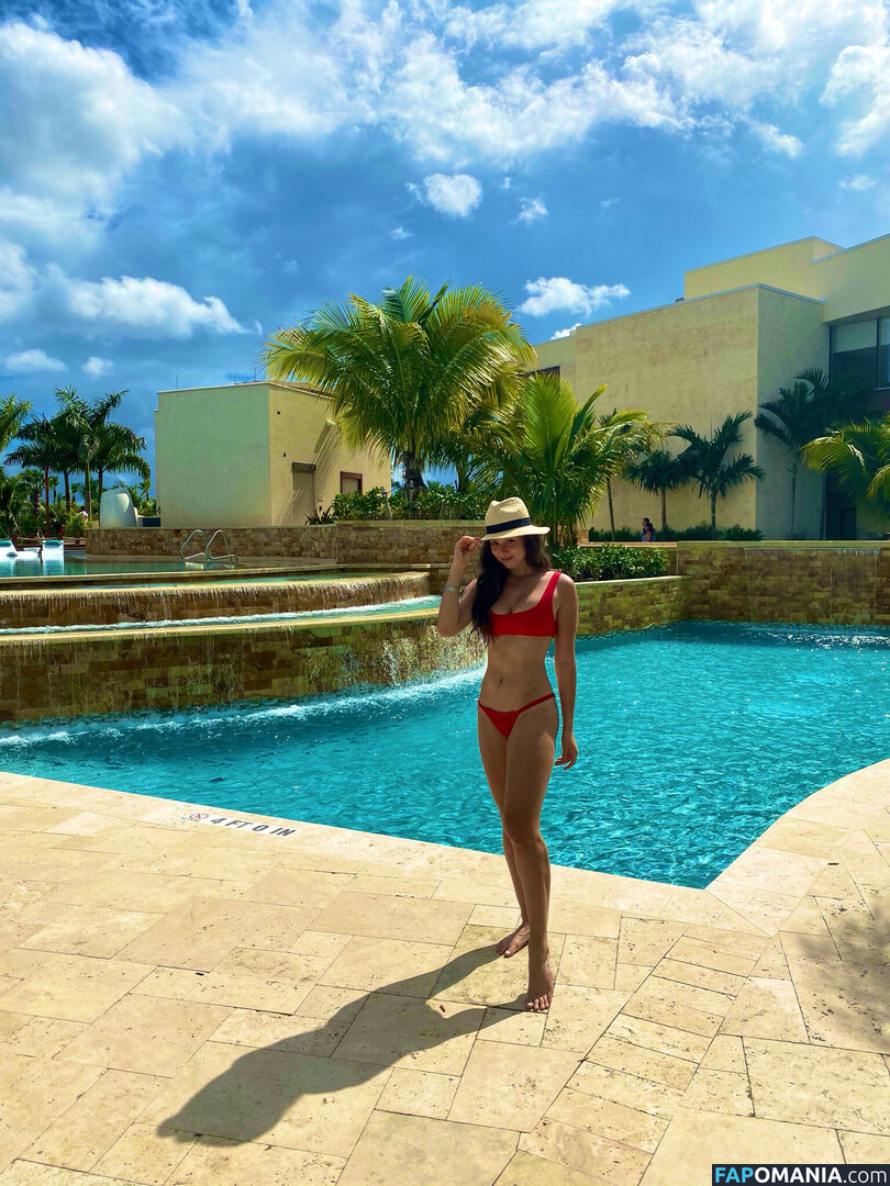 Kira Kosarin / kirakosarin Nu OnlyFans  Photo fuitée #91