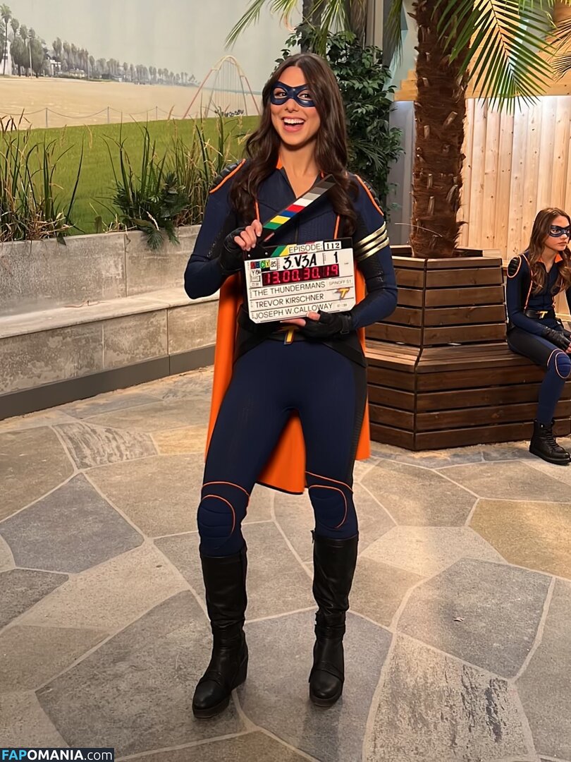 Kira Kosarin / kirakosarin Nu OnlyFans  Photo fuitée #742