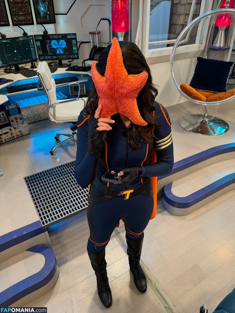 Kira Kosarin / kirakosarin Nu OnlyFans  Photo fuitée #748