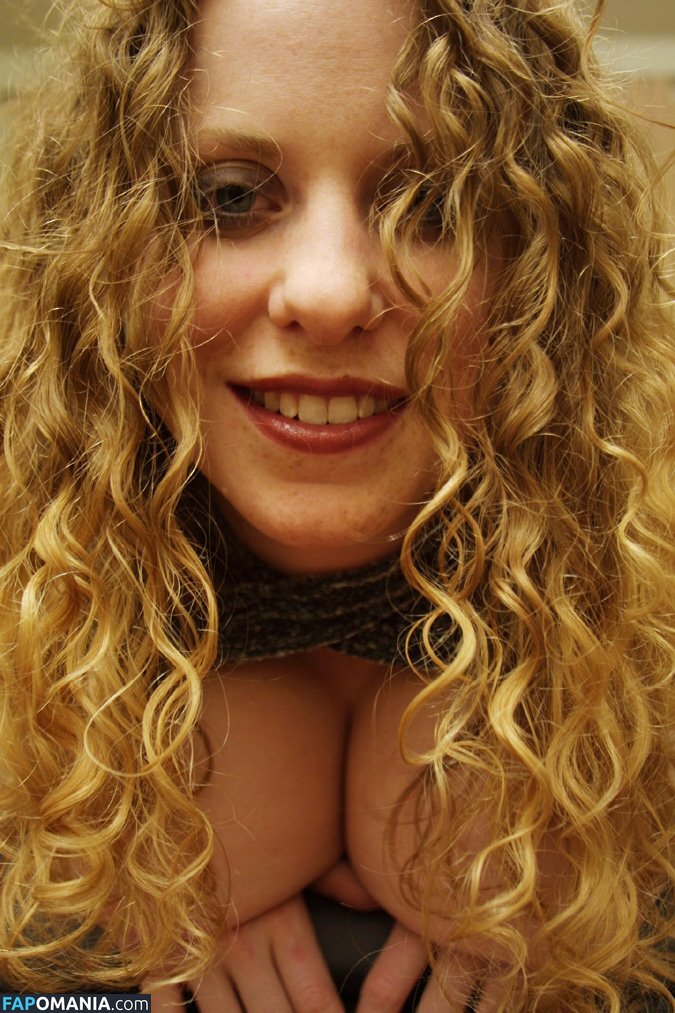 Kira The Little Redhead Nu OnlyFans  Photo fuitée #364