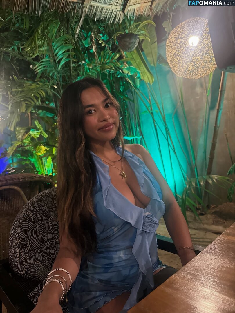 Krischelle Delgado / krischelled Nu OnlyFans  Photo fuitée #4