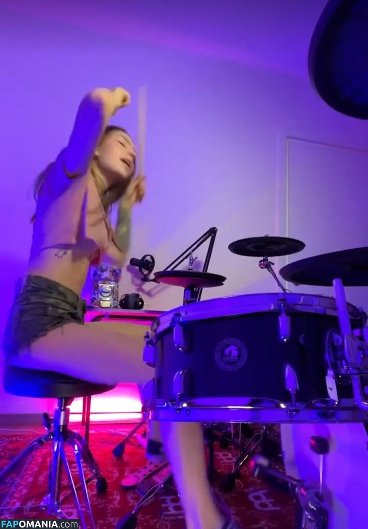 Kriss Drummer / Kristina Rybalchenko / kriss_drummer / user Nu OnlyFans  Photo fuitée #12