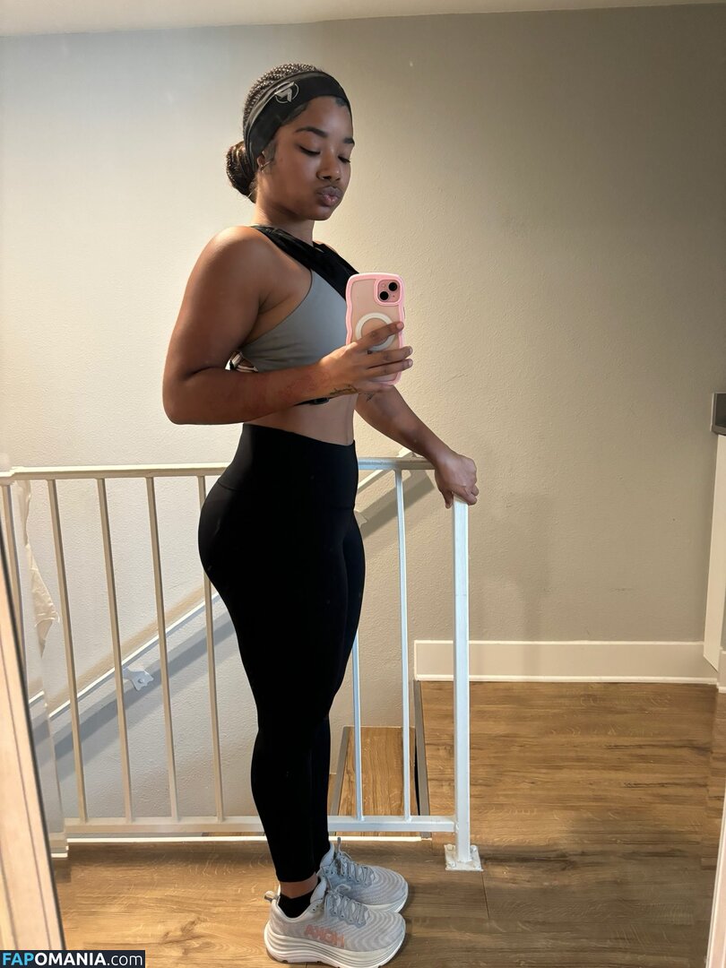 Kyylareneee / kurlykyy / kurrlyyy / kyylarenee Nu OnlyFans  Photo fuitée #4