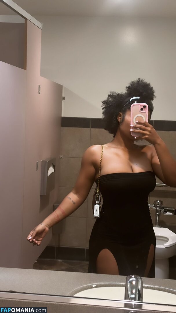 Kyylareneee / kurlykyy / kurrlyyy / kyylarenee Nu OnlyFans  Photo fuitée #6