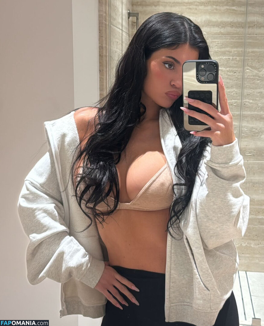 Kylie Jenner / https: / kyliejenner / kyliejenner.2 Nu OnlyFans  Photo fuitée #65