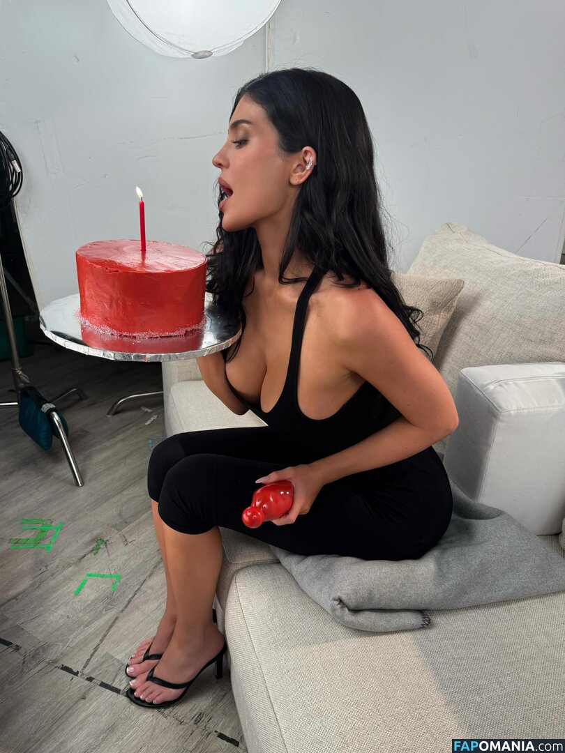 Kylie Jenner / https: / kyliejenner / kyliejenner.2 Nu OnlyFans  Photo fuitée #135