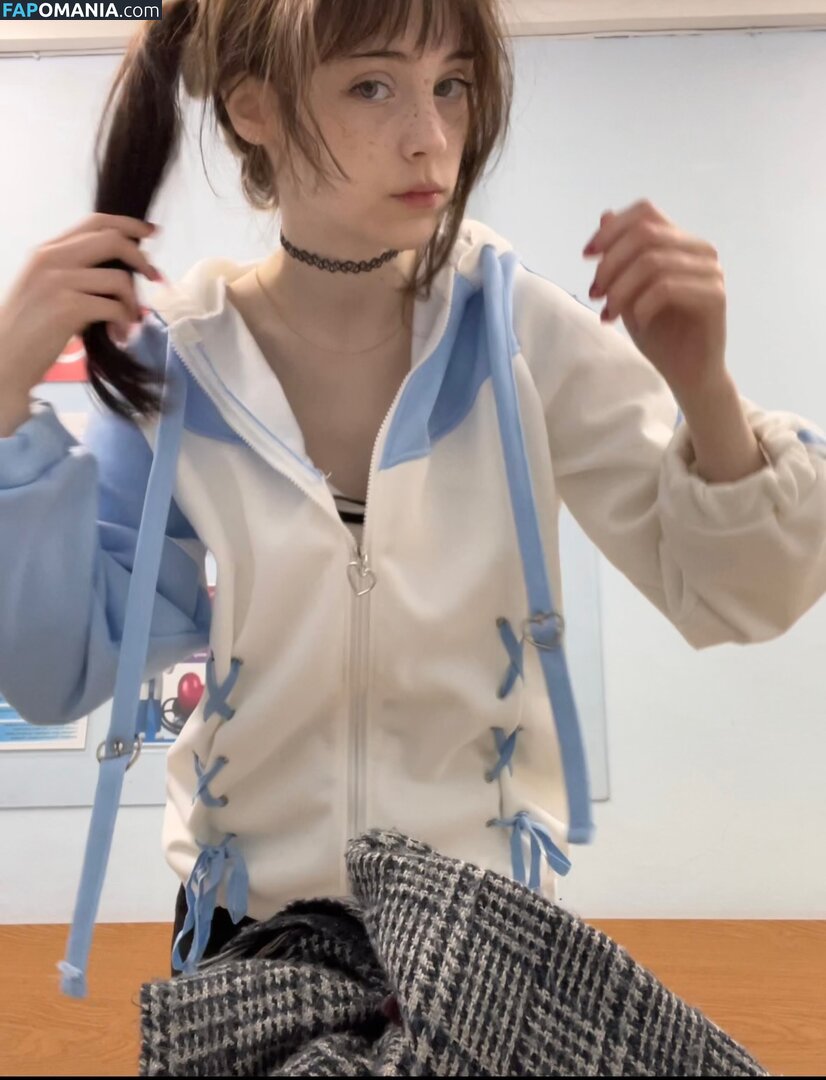 Kzuuki / https: / kzuuki_ / kzuukii / kzuukin Nu OnlyFans  Photo fuitée #4