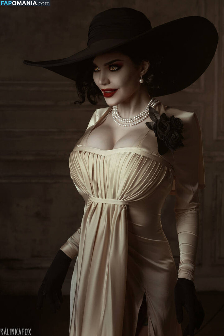 Alcina Dimitrescu and Bela Dimitrescu / Cassandra Dimitrescu / Daniela Dimitrescu / Lady Dimitrescu / ladydumitrescu Nu OnlyFans  Photo fuitée #2